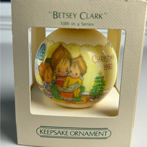 Betsy Clark 10th in a series Christmas 1982 Ornament - Picture 1 of 3